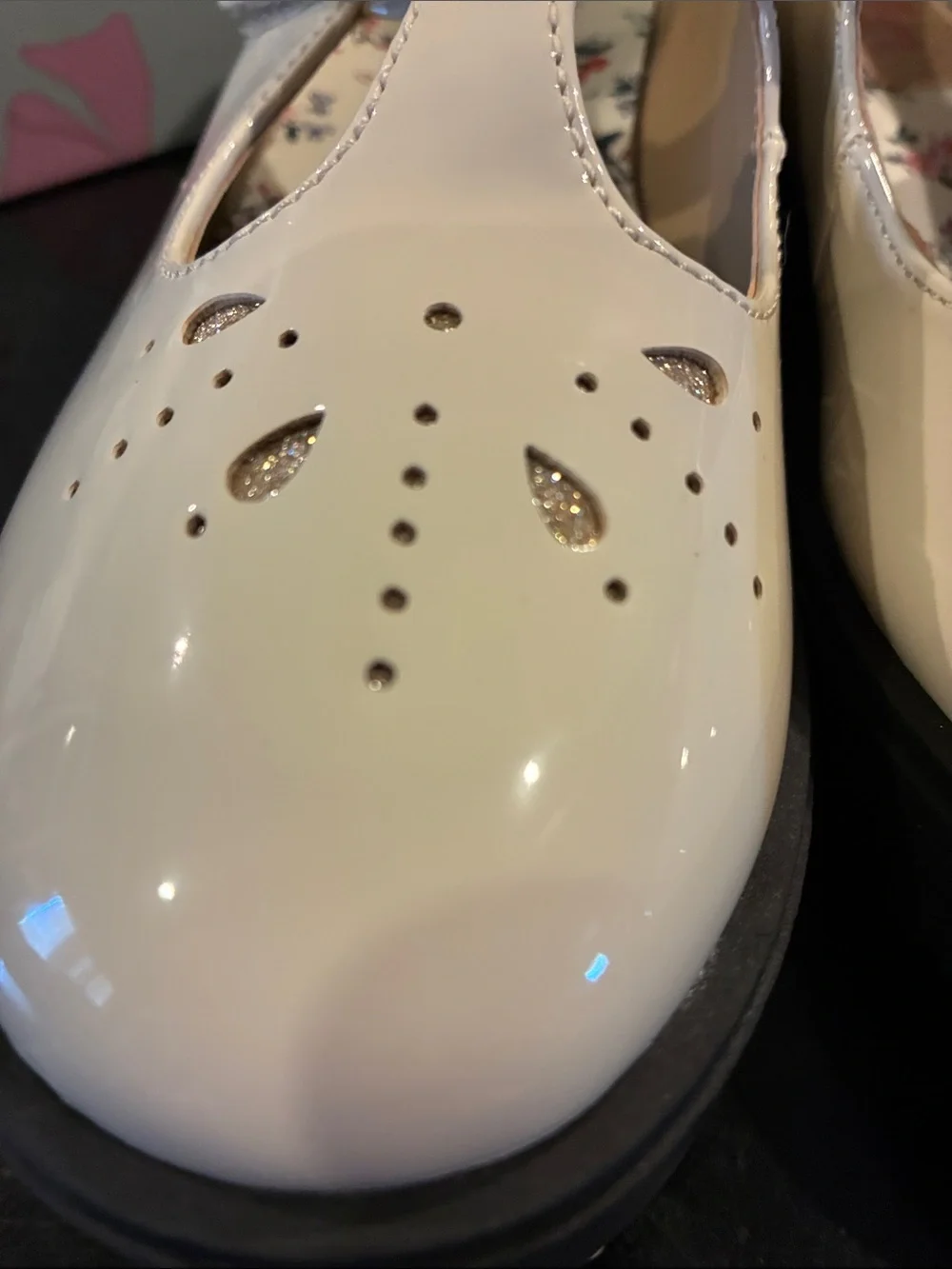 NEW Jellypop' Cream Patent Mary Jane Shoes Sz 4